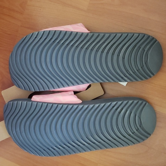 NWT Nike Kawa Slide Size 7Y - Picture 2 of 2